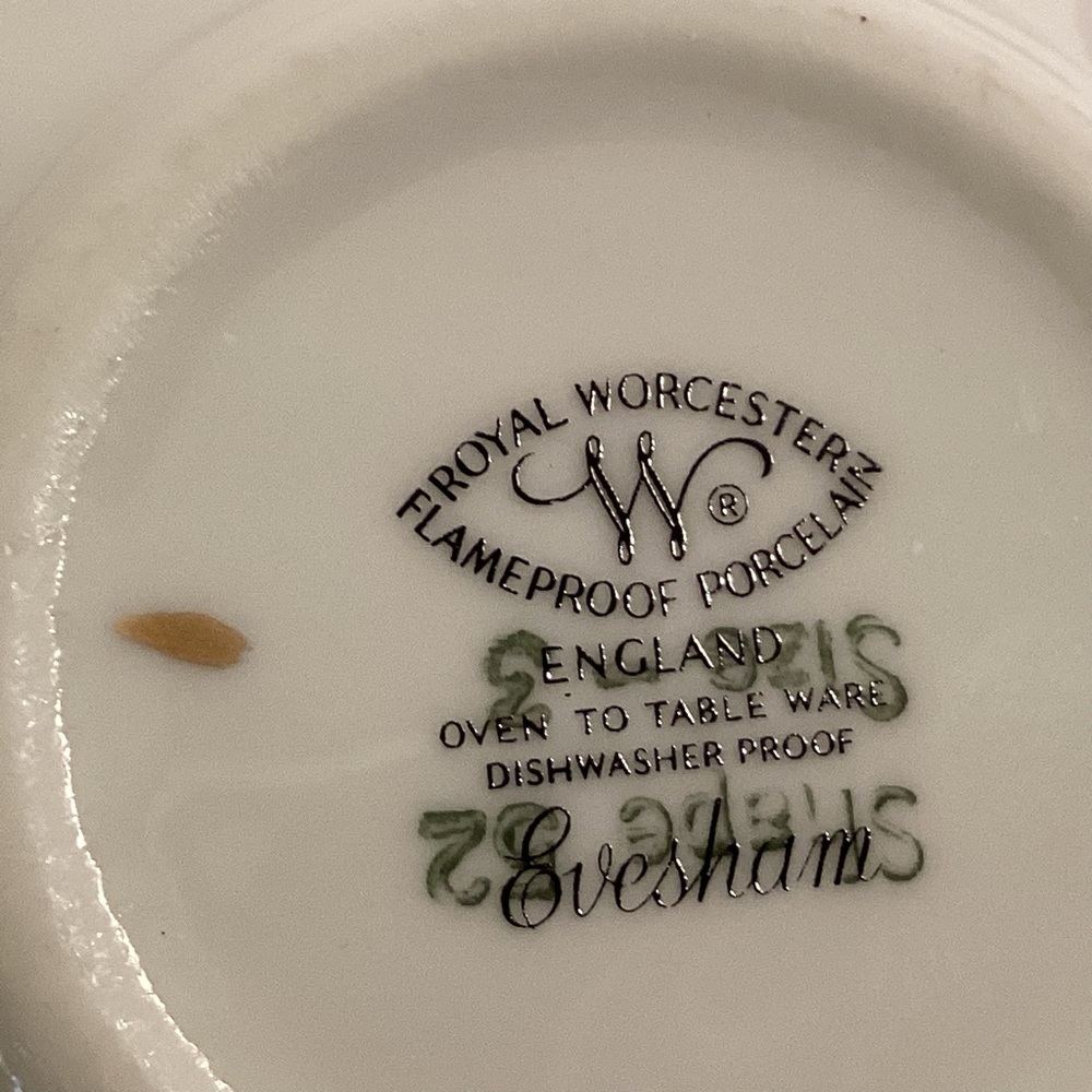Set of 8 Royal Worcester shell shape serving dishes - Picture 6 of 9